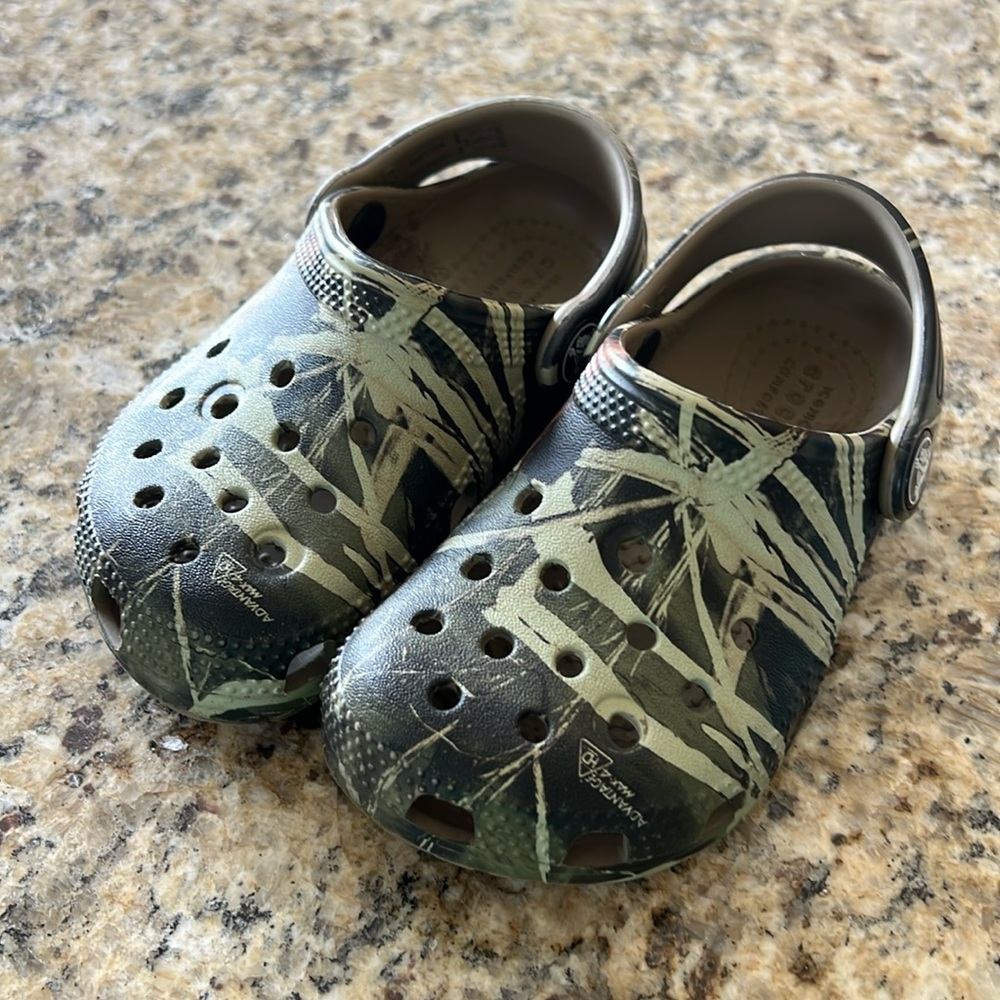 Toddler Camo Crocs (Size 8) Used Condition
